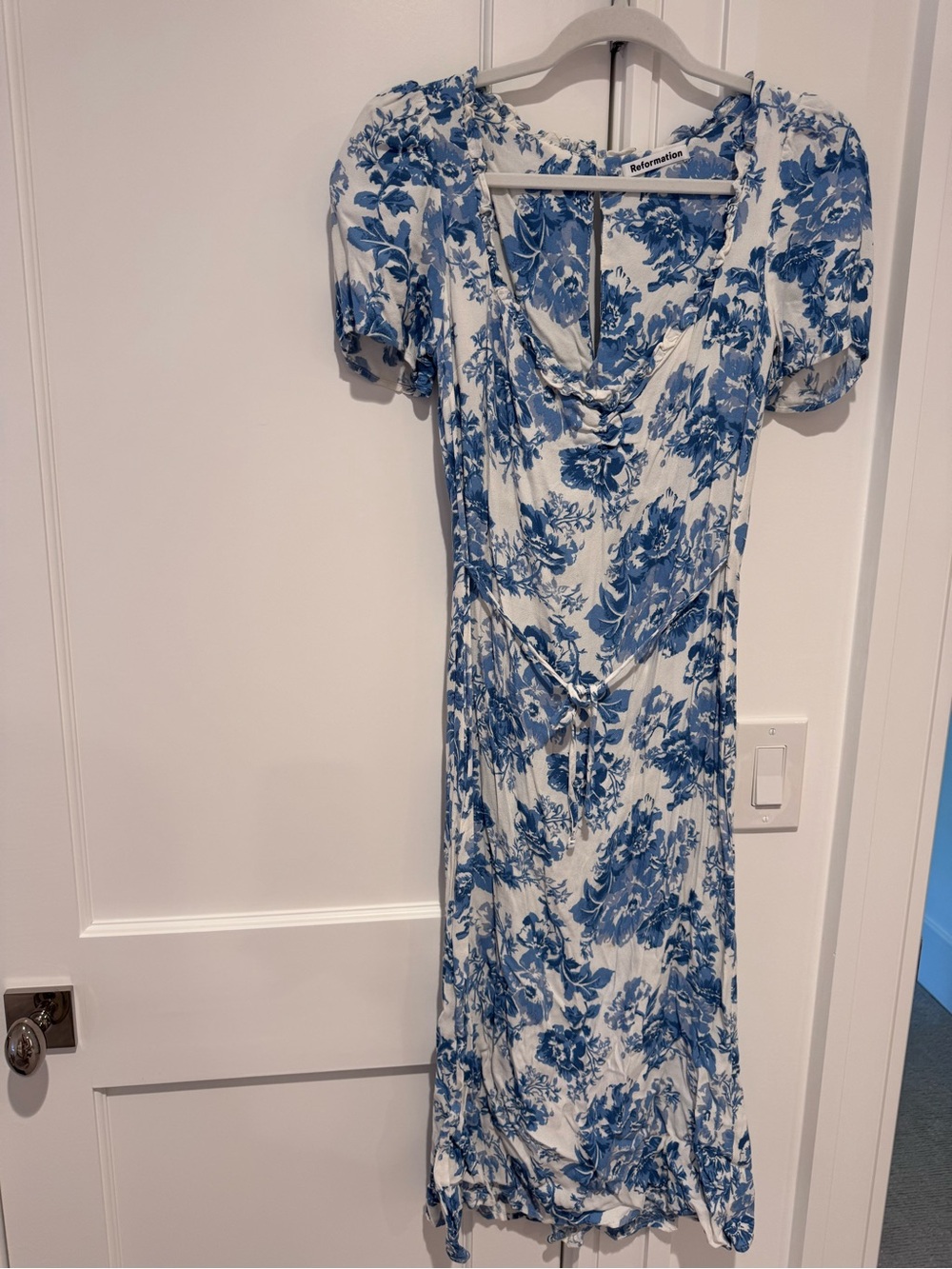 Reformation Blue Floral Tie-Waist Women's Dress. Size 6